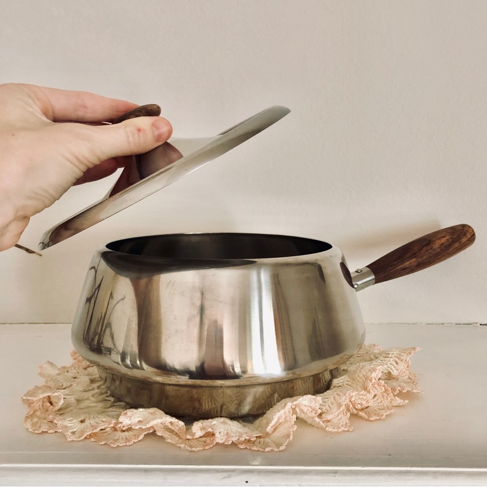 Saucepan with wooden accents